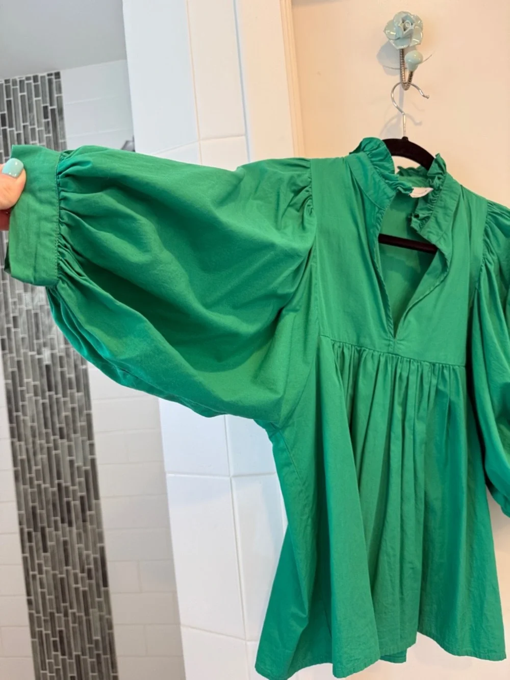 Green Puff-Sleeve Ruffled Peasant Top - Picture 4 of 5